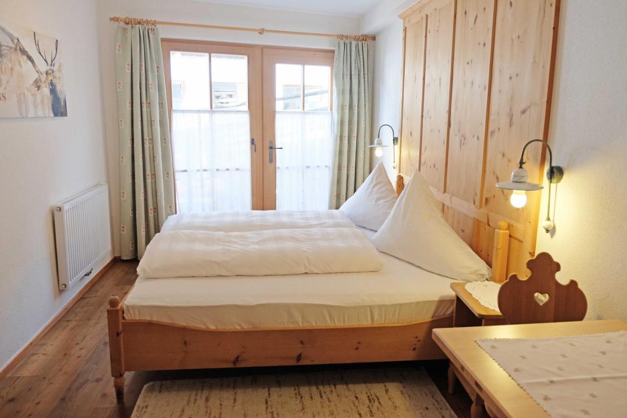 Hotel Garni Hubertushof Fiss Room photo