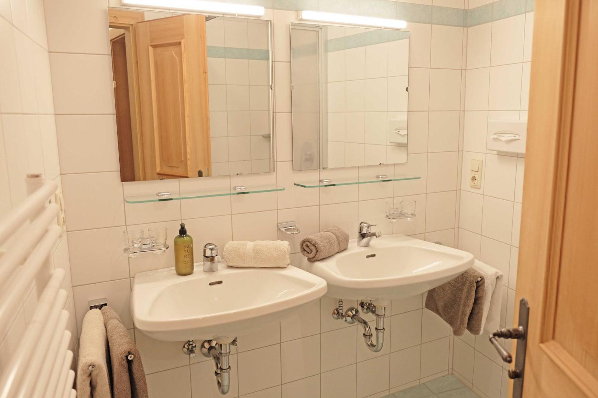 Hotel Garni Hubertushof Fiss Room photo